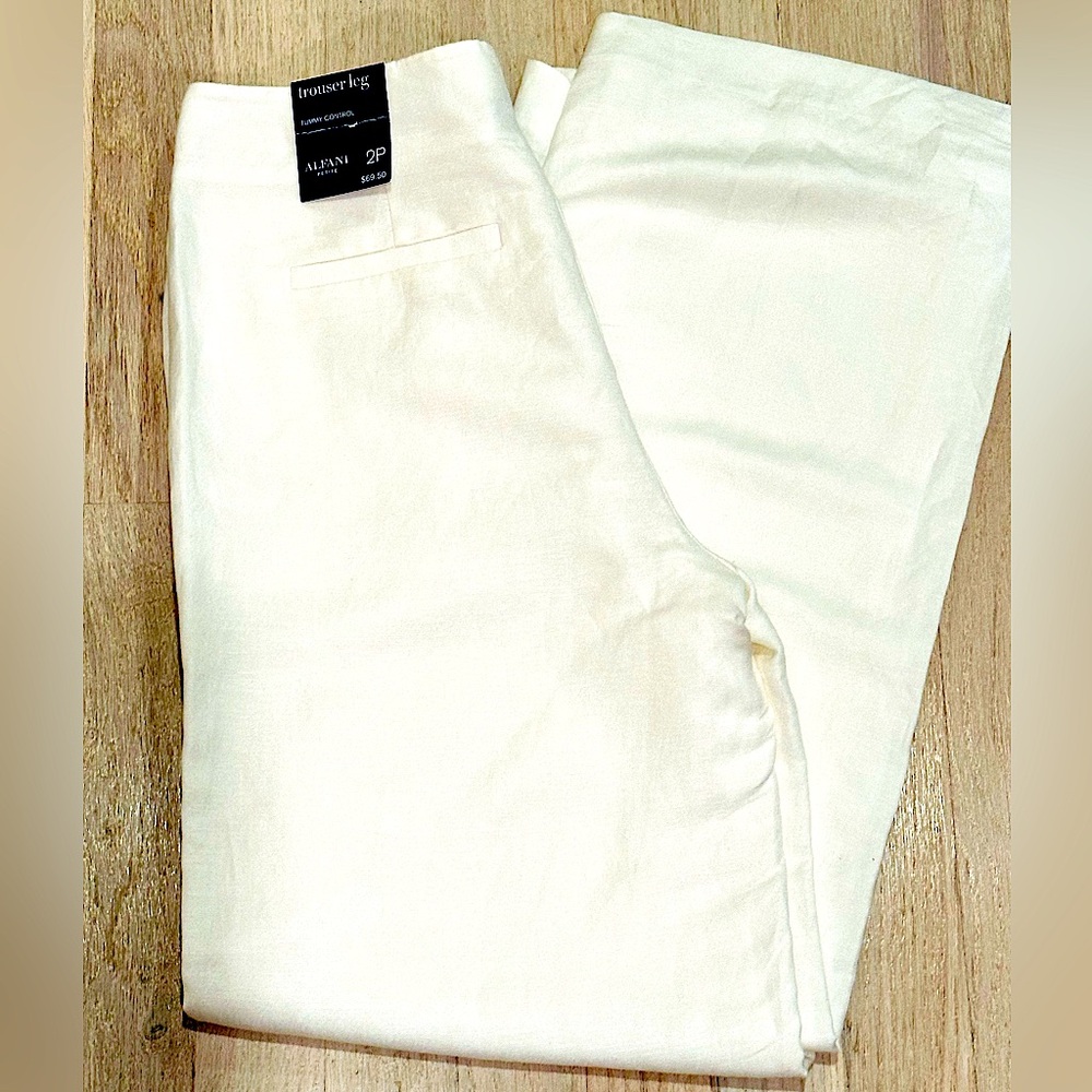 NEW- Alfani midsummer trouser leg tummy control.petite - Soft White